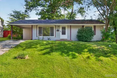 7017 Foxcroft Dr, Saint Louis, MO 63123
