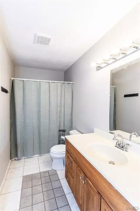 Bath - 91 Elk Run Dr, Eureka, MO 63025 photo 1 of 2