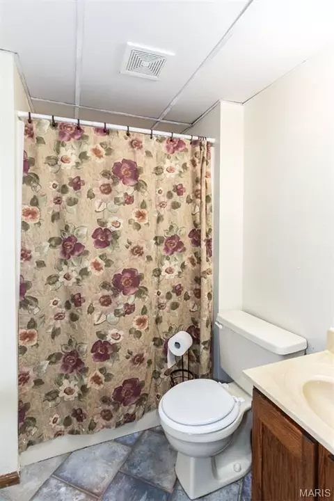 Bath - 91 Elk Run Dr, Eureka, MO 63025 photo 2 of 2