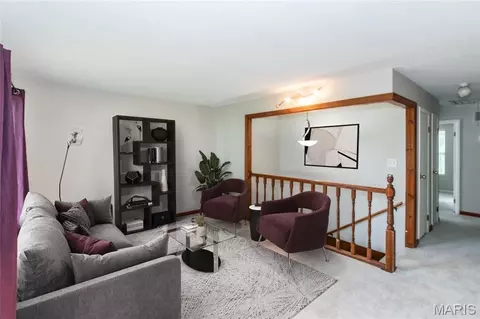 Living - 91 Elk Run Dr, Eureka, MO 63025 photo 1 of 6