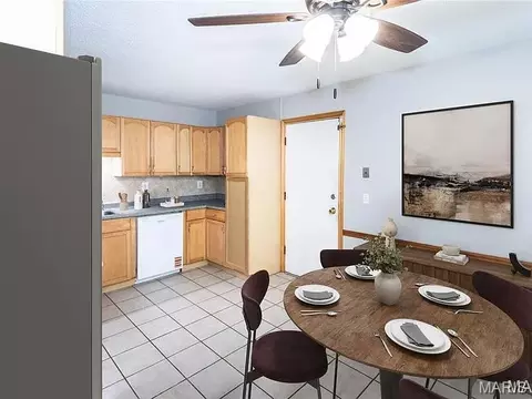 Kitchen - 91 Elk Run Dr, Eureka, MO 63025 photo 2 of 2