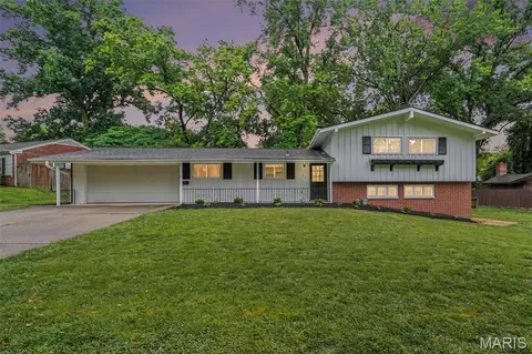 216 Country Club Acres, Belleville, IL 62223