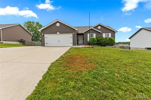 108 Linder Ln, Winfield, MO 63389