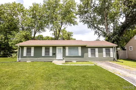 7 Jennine Dr, Belleville, IL 62226