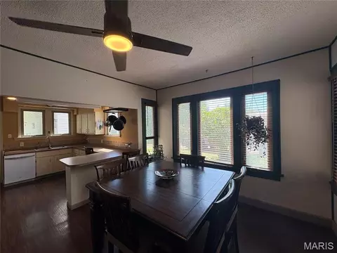 Dining - 310 Hooker St, Washington, MO 63090 photo 1 of 1