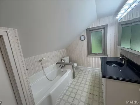 Bath - 310 Hooker St, Washington, MO 63090 photo 2 of 2