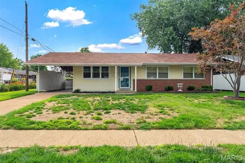 1525 Pepperhill Dr, Florissant, MO 63033