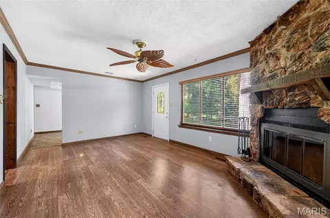 Living - 105 Willow Dr, Eureka, MO 63025 photo 4 of 4