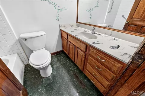 Bath - 105 Willow Dr, Eureka, MO 63025 photo 3 of 5