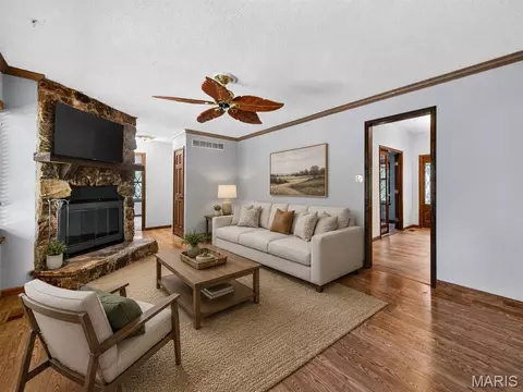 Living - 105 Willow Dr, Eureka, MO 63025 photo 3 of 4