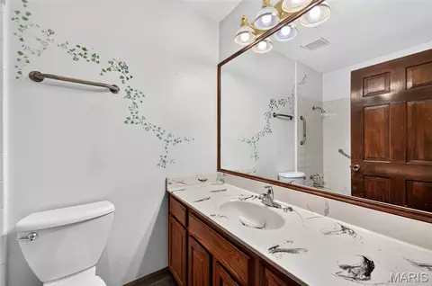 Bath - 105 Willow Dr, Eureka, MO 63025 photo 1 of 5