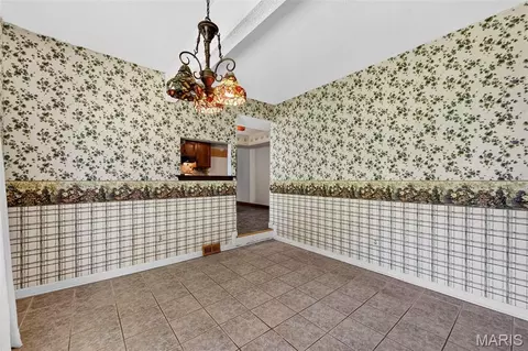 Dining - 105 Willow Dr, Eureka, MO 63025 photo 3 of 3