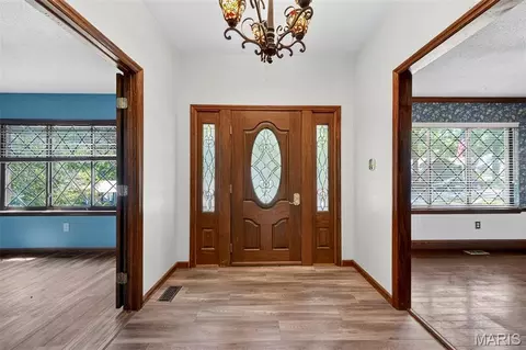 Entry Way - 105 Willow Dr, Eureka, MO 63025 photo 2 of 2