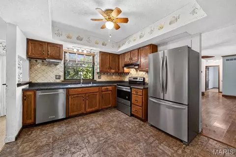 Kitchen - 105 Willow Dr, Eureka, MO 63025 photo 1 of 3