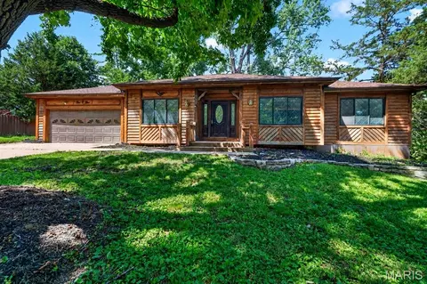 105 Willow Dr, Eureka, MO 63025