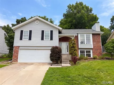 743 Eaglebrooke Dr, Ballwin, MO 63021