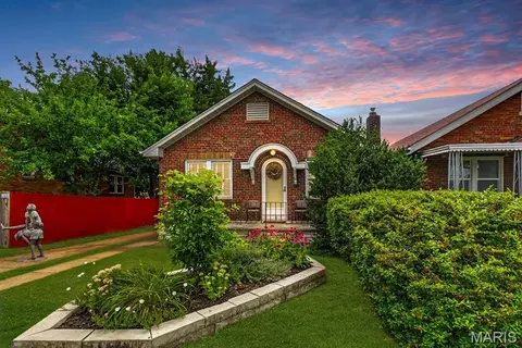 5300 Chippewa St, Saint Louis, MO 63109
