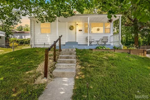 245 Commerce Ave, Kirkwood, MO 63122