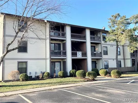 1430 Summergate Pkwy #J, Saint Charles, MO 63303