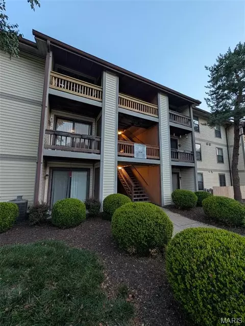 1430 Summergate Pkwy #J, Saint Charles, MO 63303