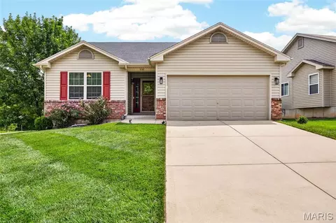 1152 Jaxson Dr, Foristell, MO 63348