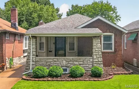 3999 Dover Pl, Saint Louis, MO 63116