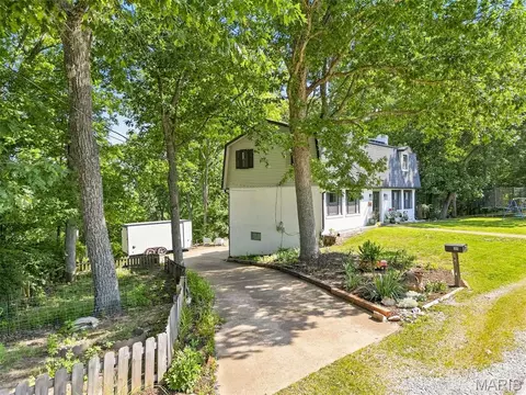 Exterior - 309 Hideaway Hl, Eureka, MO 63025 photo 7 of 9