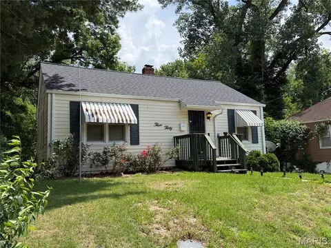 330 Plaza Ave, Saint Louis, MO 63135