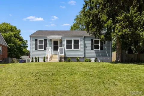 10509 Saint Henry Ln, Saint Ann, MO 63074