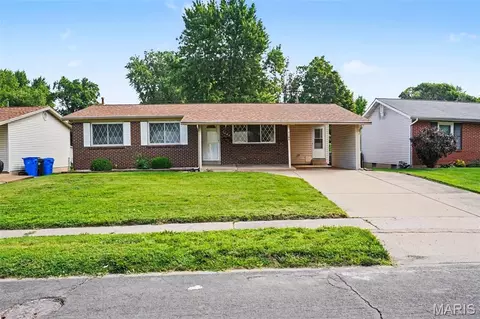 1105 5th Plz, Florissant, MO 63031