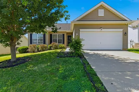 696 Springfield Dr, Wentzville, MO 63385
