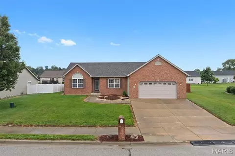 50 N Harvest Crest Ct, Highland, IL 62249