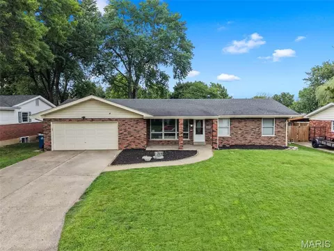 2616 Headland Dr, Saint Charles, MO 63301