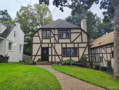 336 Newport Ave, Webster Groves, MO 63119