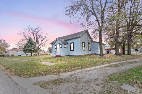 338 W Rowe St, Roodhouse, IL 62082