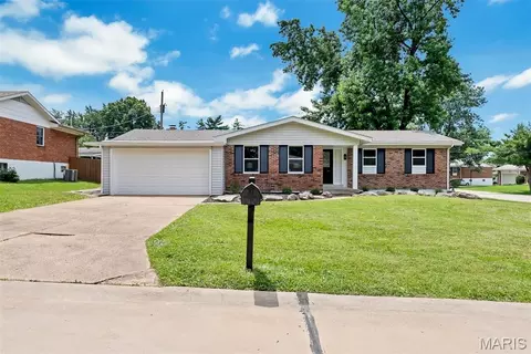 1152 Tumbleweed Trl, Ellisville, MO 63011