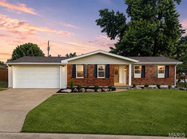 1152 Tumbleweed Trl, Ellisville, MO 63011