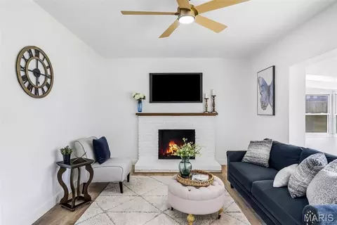 Living - 1152 Tumbleweed Trl, Ellisville, MO 63011 photo 5 of 7