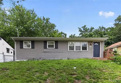 7477 Halpin Dr, Saint Louis, MO 63135