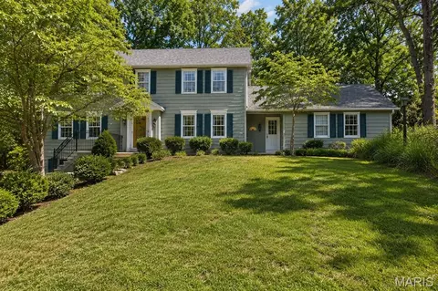 12819 Huntercreek Rd, Des Peres, MO 63131