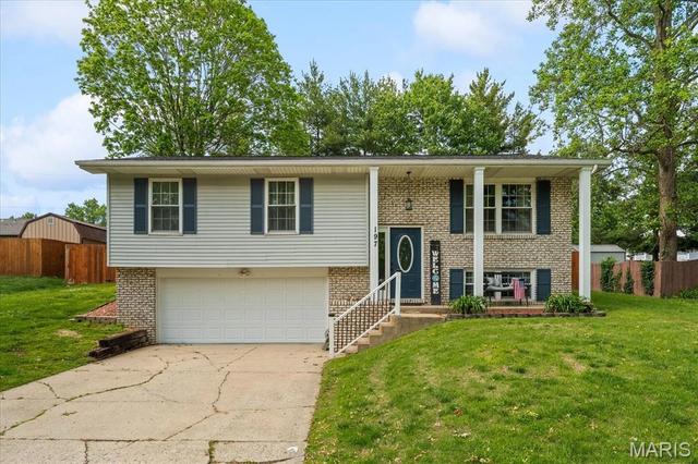 197 Huntleigh Dr, Belleville, IL 62220