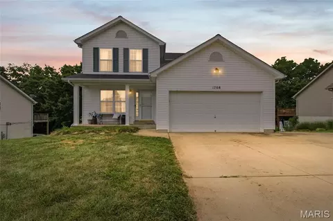 1708 Saint Charles Dr, Hillsboro, MO 63050