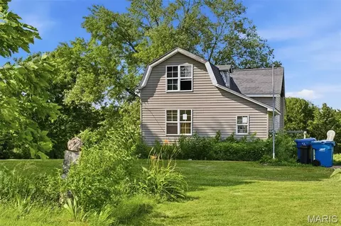 1533 Hilltop Ln, Saint Louis, MO 63138