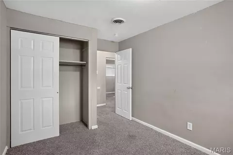 8313 Pepperidge Dr, Berkeley, MO 63134 photo 8