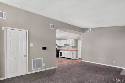 8313 Pepperidge Dr, Berkeley, MO 63134 photo 4