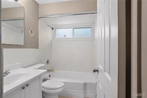 8313 Pepperidge Dr, Berkeley, MO 63134 photo 14