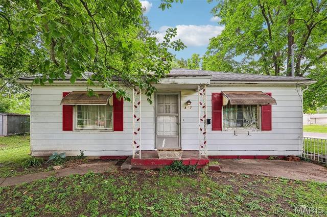417 E Saint John St, Litchfield, IL 62056