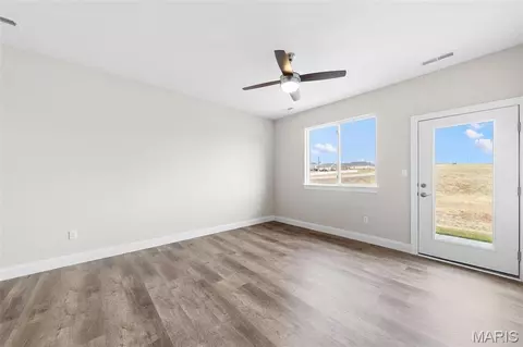 Living - 883 Walter Way, Washington, MO 63090 photo 2 of 2