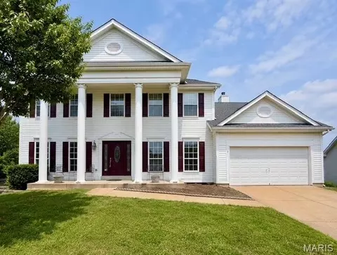 813 Arlington Glen Dr, Fenton, MO 63026