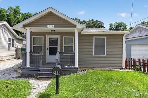 216 Viehl Ave, Saint Louis, MO 63125